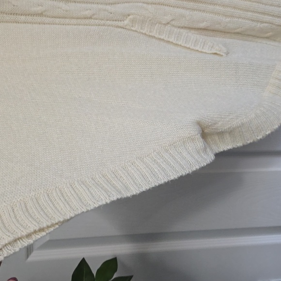 Cable knit poncho style sweater - Picture 2 of 5